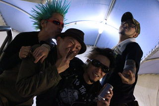 2923357_982673220_42large.jpg